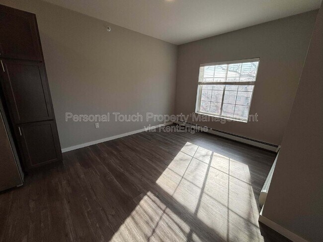 Building Photo - 600 8th St S