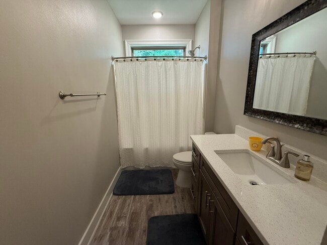 Building Photo - 1002 Gloria Ave