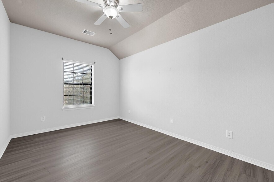 Bedroom 2 - 811 Belvedere Dr