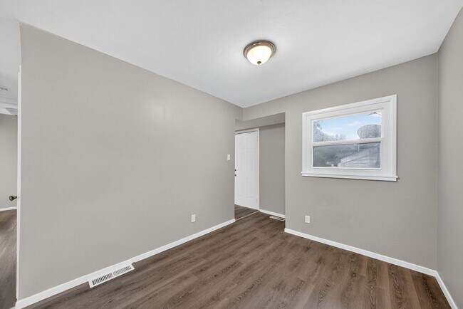 Building Photo - 416 Crawford Rd