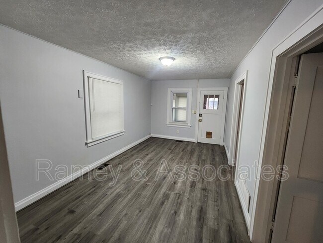 Building Photo - 1490 Clara Ave