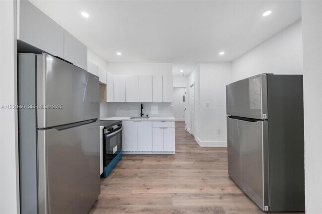 Building Photo - 6911 NW 4th Ct