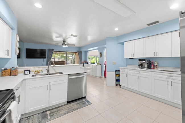 Building Photo - 9124 Villa Portofino Cir