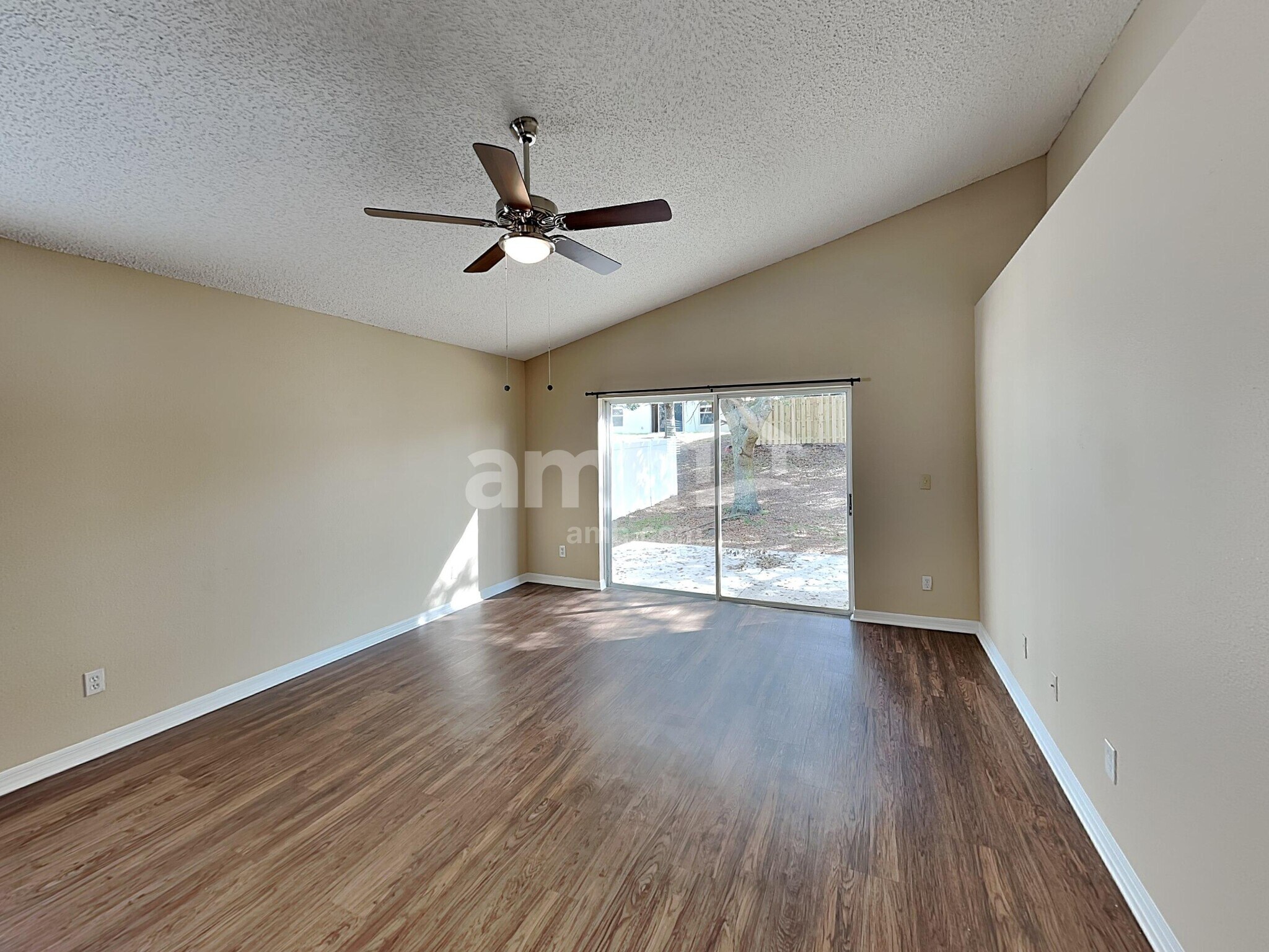 Building Photo - 1110 Bluegrass Dr