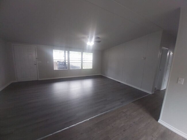Building Photo - Stunning Manufactured house ready to move in!