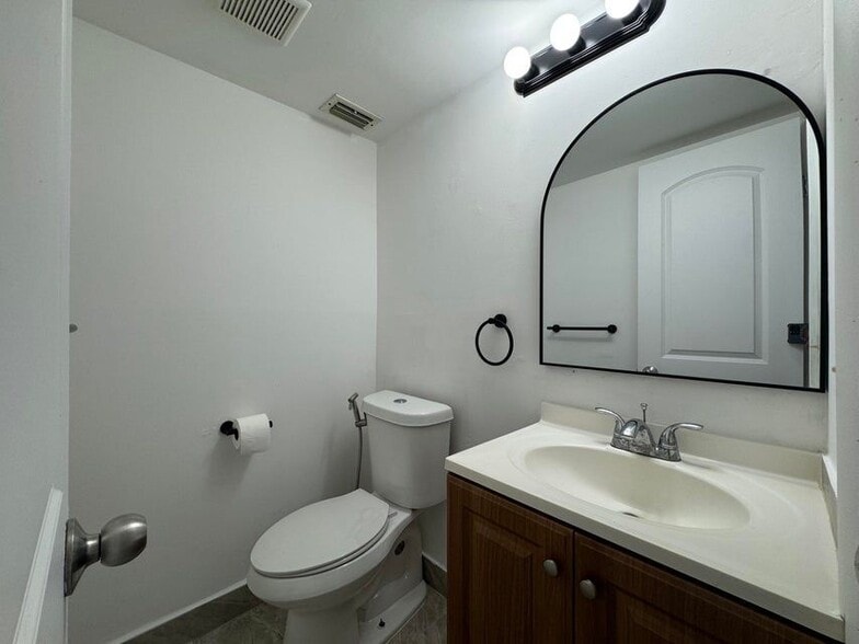 Building Photo - 3662 SW 59th Ave