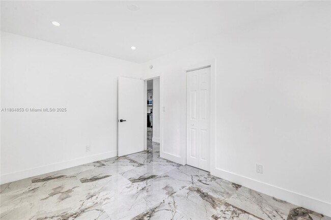 Building Photo - 809 SW 17th St