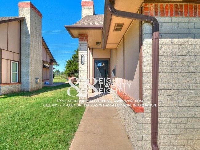 Building Photo - Roommates Not Working Out? 4 Bed/2 Bath Home Near OU Campus Available NOW! (Not Preleasing for 2027)