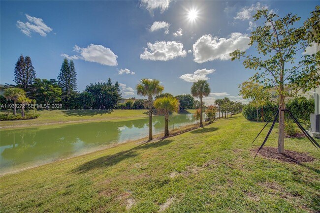 Building Photo - 1023 Eucalyptus Dr