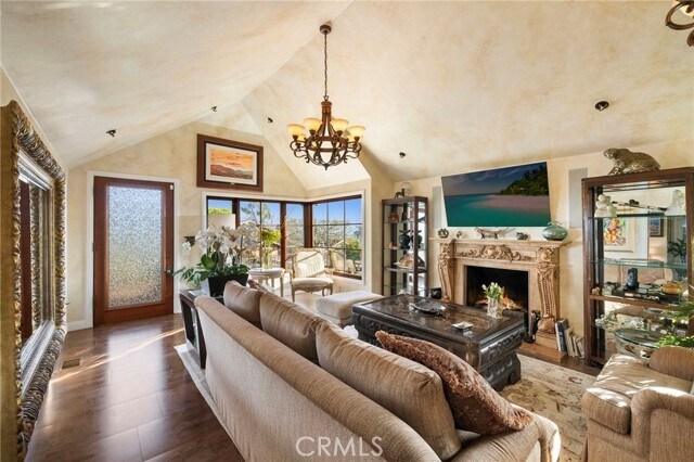 Building Photo - 486 Holly St