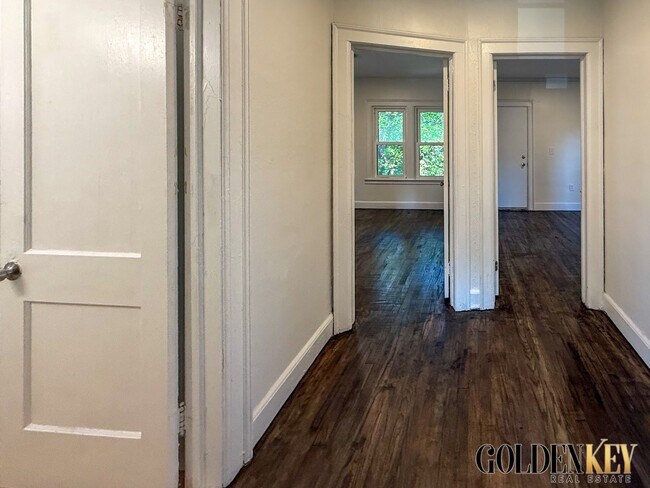 Building Photo - Beautifully redone large 3 bedroom home!
