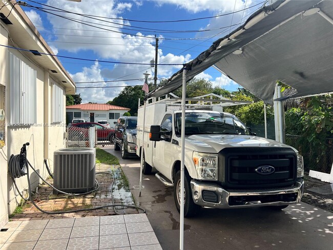 Building Photo - 120 SW 68th Ave