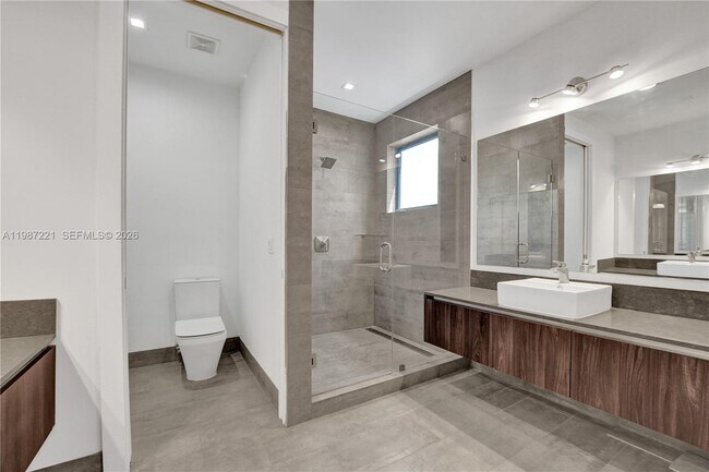 Building Photo - 3465 SW 3rd Ave