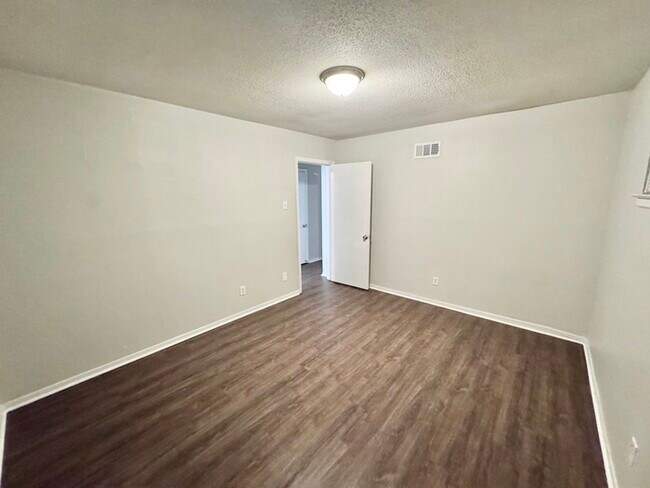 Building Photo - 4079 Forest View Dr