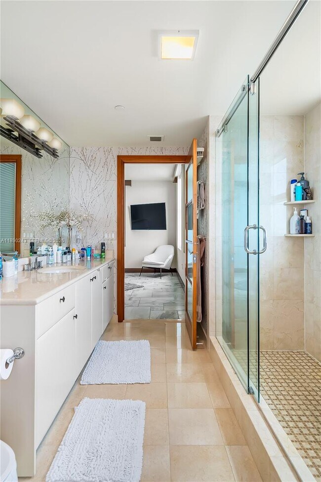 Building Photo - 2110 N Ocean Blvd