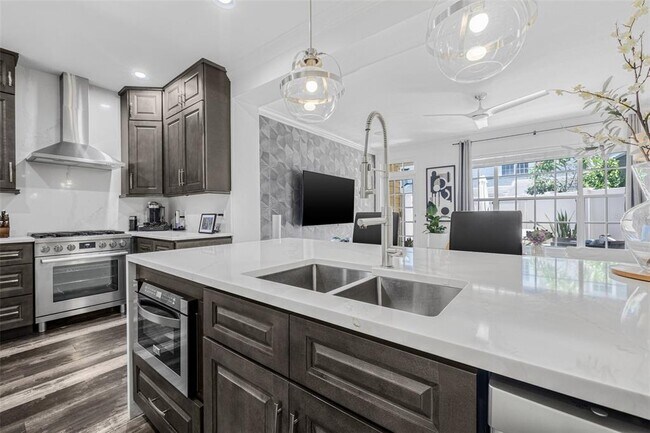Building Photo - 313 Inner Harbour Cir