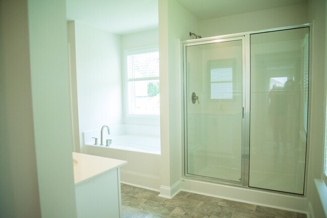Building Photo - 307 River Trce Lp
