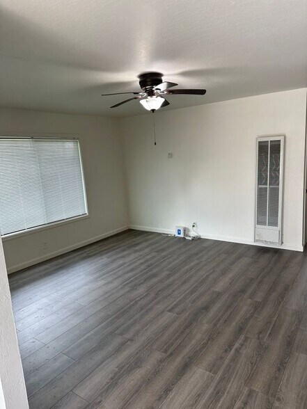 Building Photo - 847 S 47th St