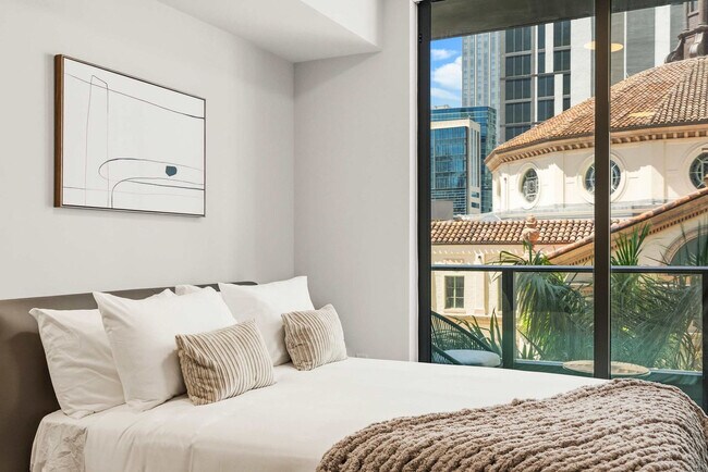 Building Photo - 121 NE 5th St