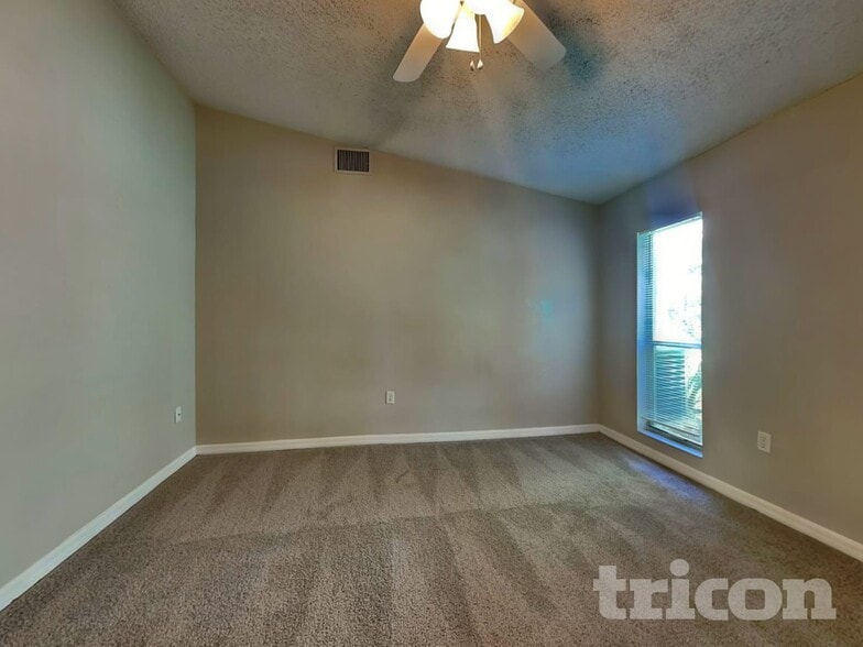 Building Photo - 914 Whisper Lake Dr