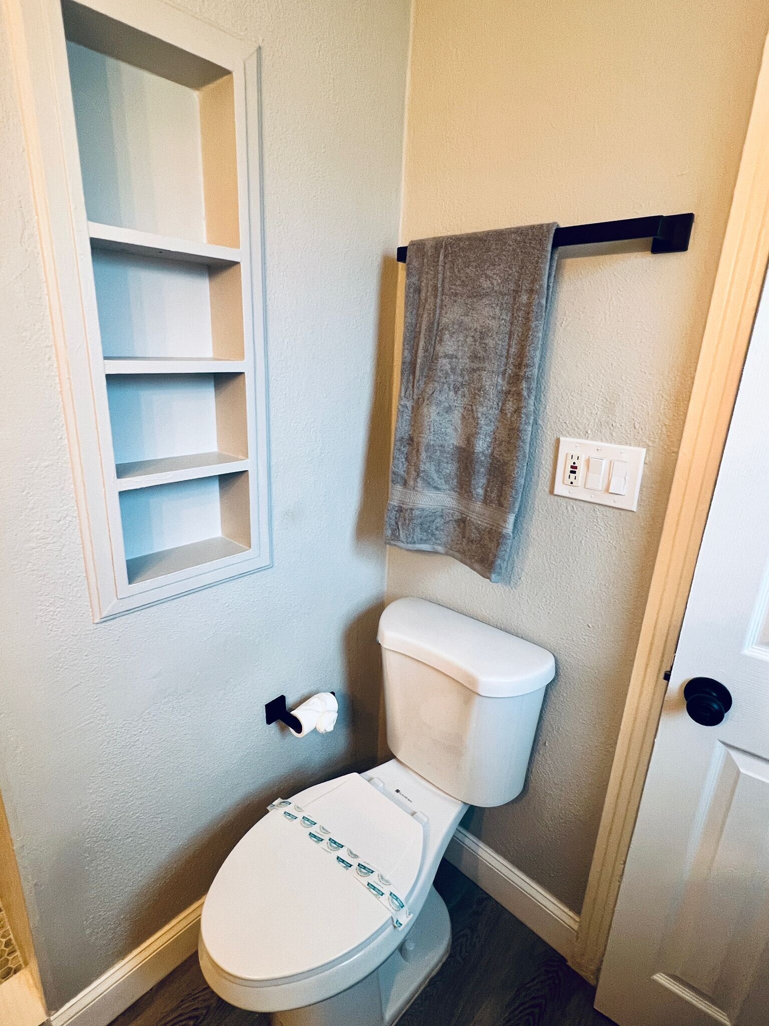 Building Photo - 401 S Mars Ave