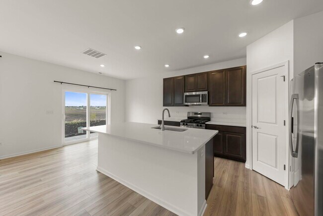 Building Photo - 25734 W Wakefield Dr
