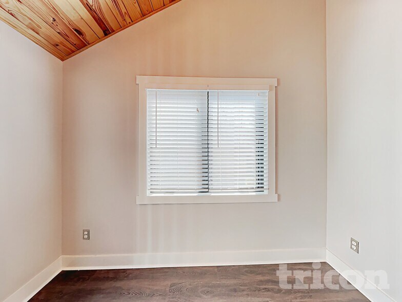 Building Photo - 511 Lisa Carol Dr