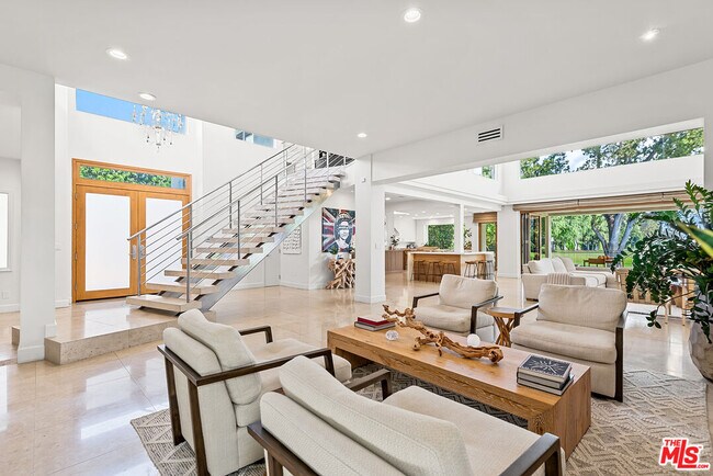 Building Photo - 10424 Valley Spring Ln