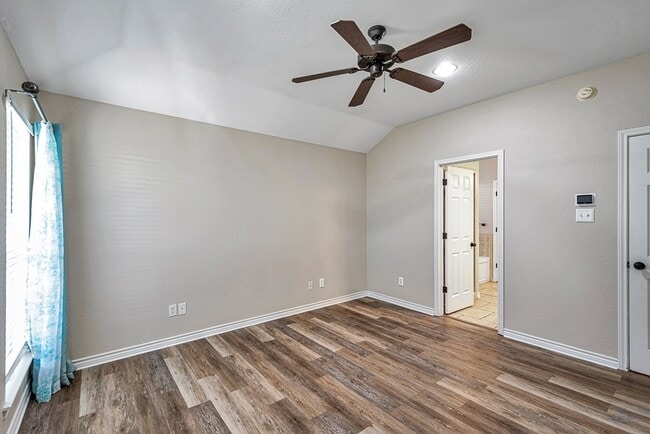 Building Photo - 5409 San Saba Ct