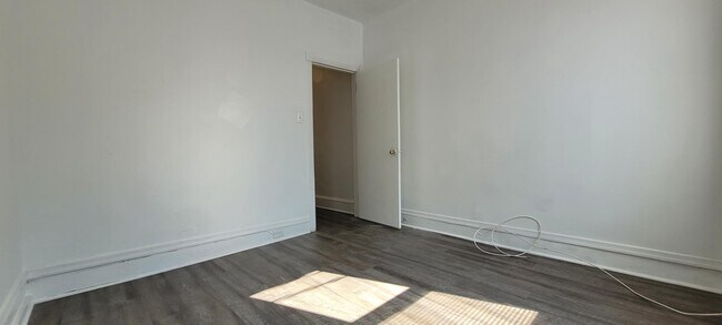 Building Photo - 146 N Peach St