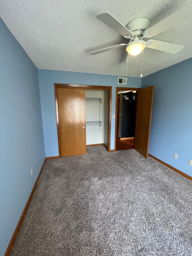 Building Photo - 3945 Balsam Dr