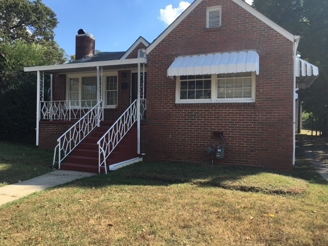 Building Photo - Newly renovated home