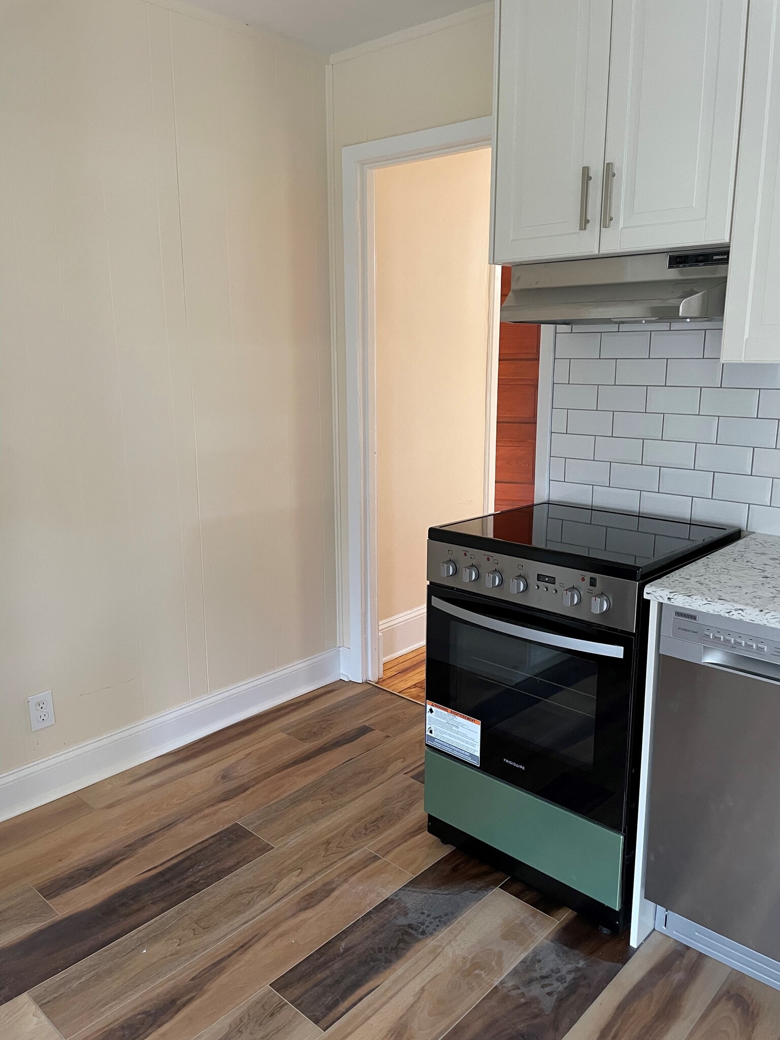 Kitchen - 175 N Lansdowne Ave