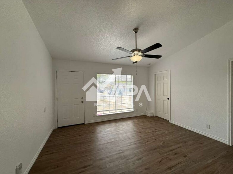 Building Photo - 5535 Indian Desert St
