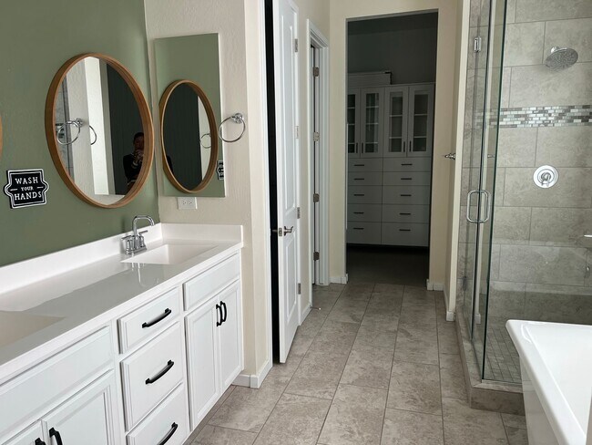 Building Photo - 5140 S Springs Pl