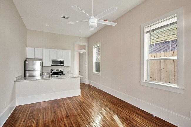 Building Photo - 2230 St Andrew St