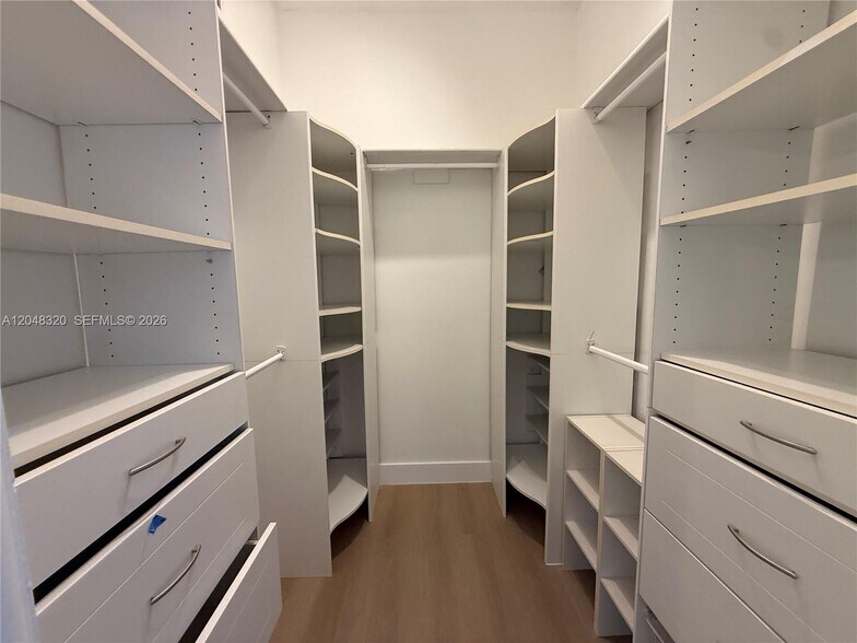 Building Photo - 3873 Alcantara Ave
