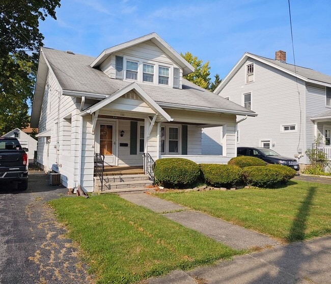 Building Photo - 123 Swift St