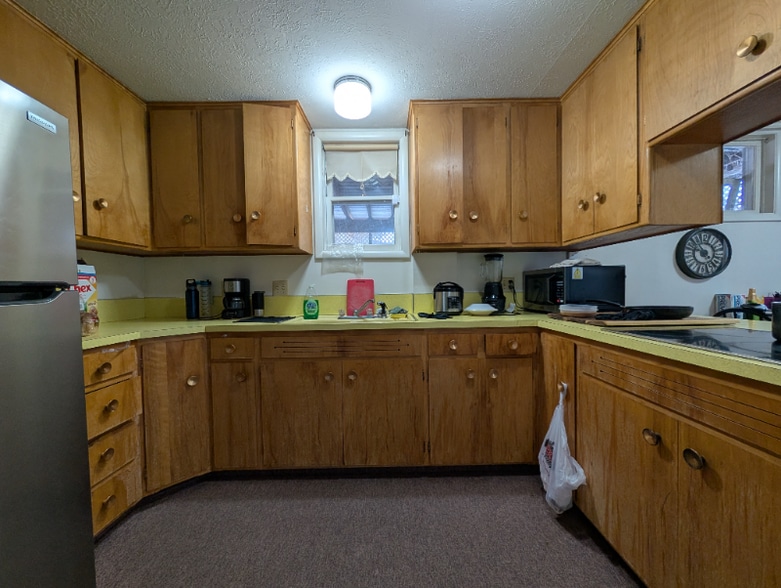 Building Photo - 2660 Central Ave