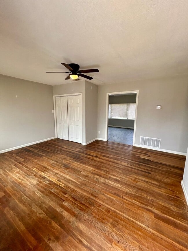 Building Photo - Great 3 bed 2 bath 1 car garage now available