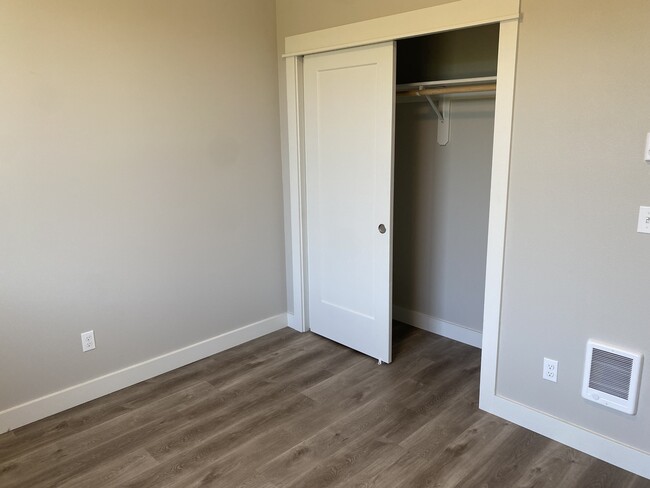 Building Photo - 1266 Fairwood Dr SW