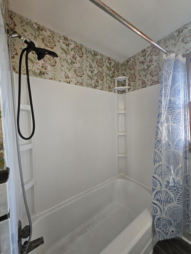 Building Photo - 3003 E Funston St