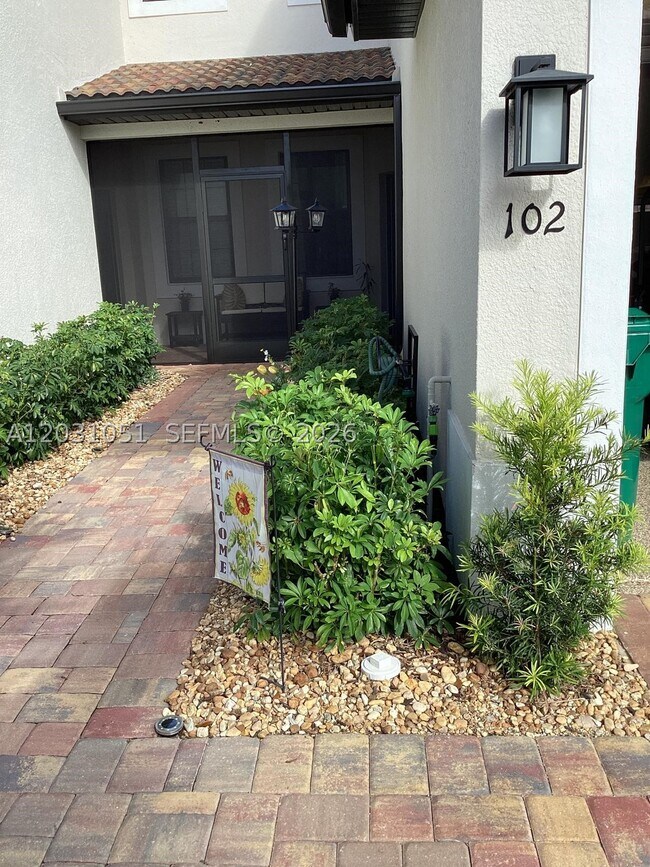 Building Photo - 5710 Mayflower Way