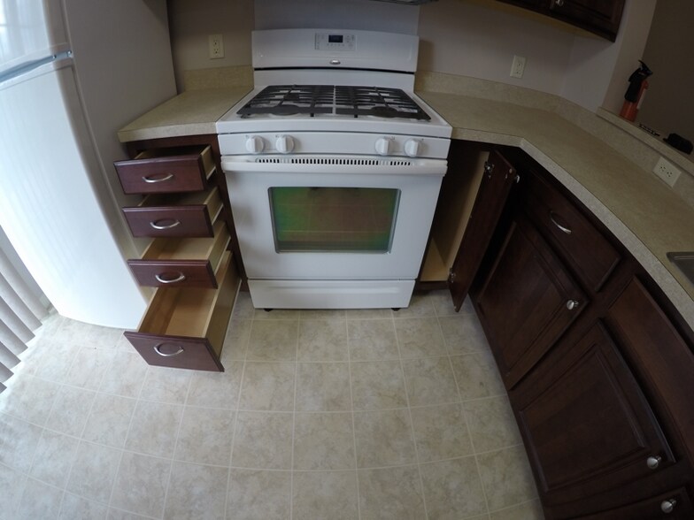 Building Photo - 2123 Quail Hollow Dr