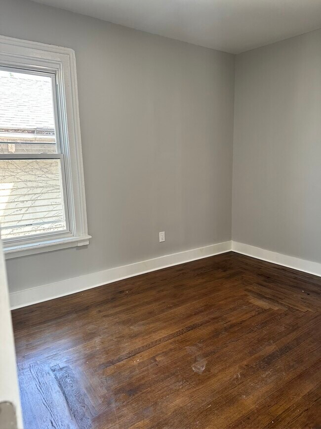 Bedroom - 35 Vernon St