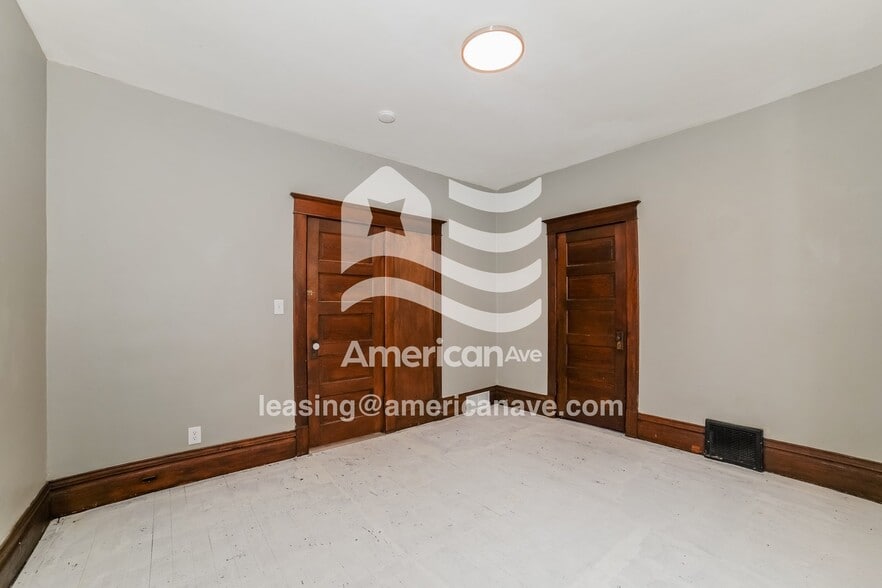 Building Photo - 807 E Republic St