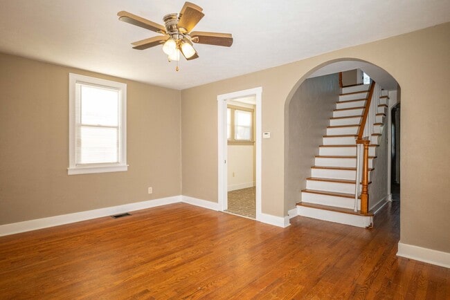 Building Photo - SCORE 50% OFF 1ST MONTH'S RENT IF SIGNED BY DEC 19! Gorgeous 3 bedroom home in Scott Township ava...