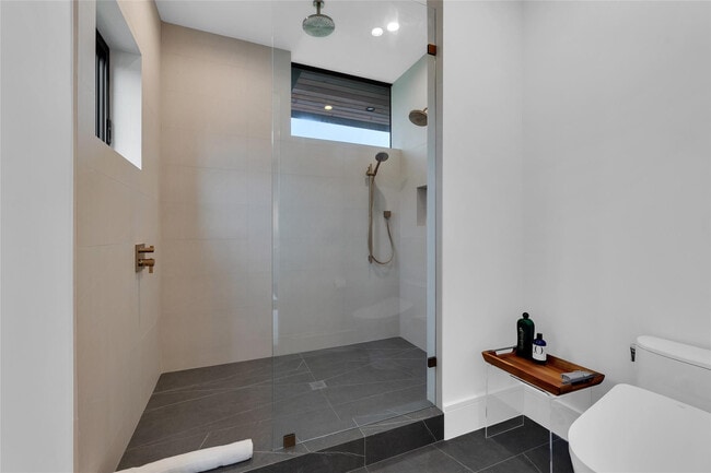 Building Photo - 1730 SE 13th St