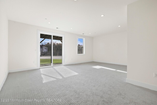 Building Photo - 3 Valiant Ct