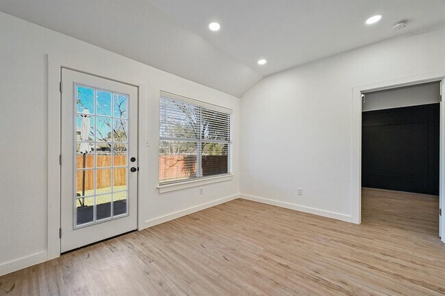 Building Photo - 2738 Winding Brook Dr